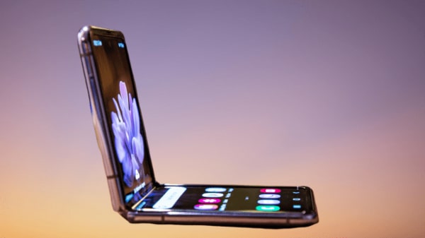 samsung galaxy z flip foldable smartphone