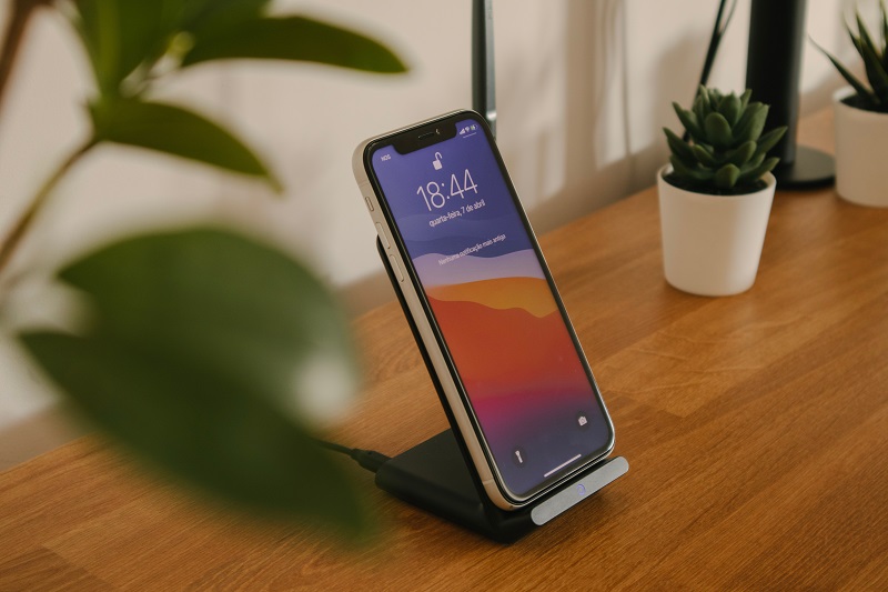 Everything you should know about iPhone yellow battery - 40